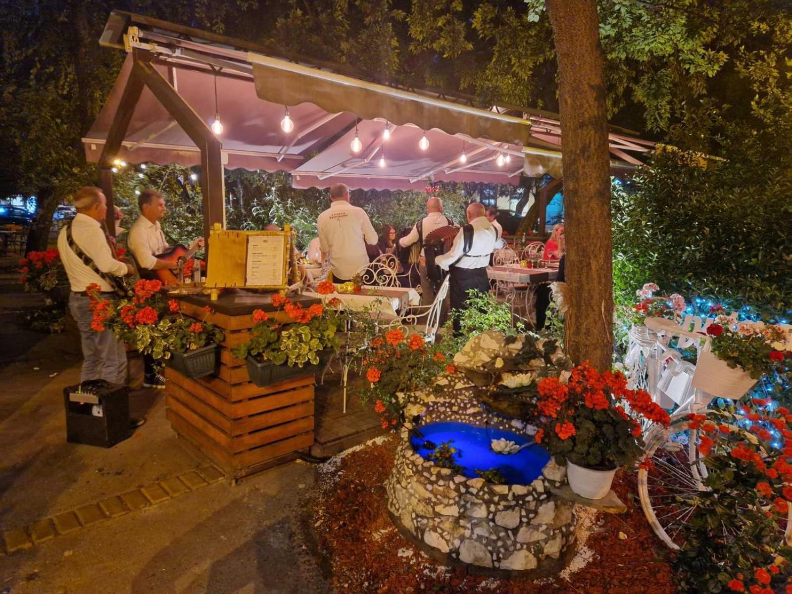 Restoran Orijent 5 Aparthotel Сомбор Екстериор снимка