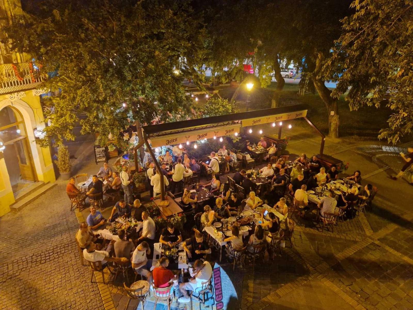 Restoran Orijent 5 Aparthotel Сомбор Екстериор снимка